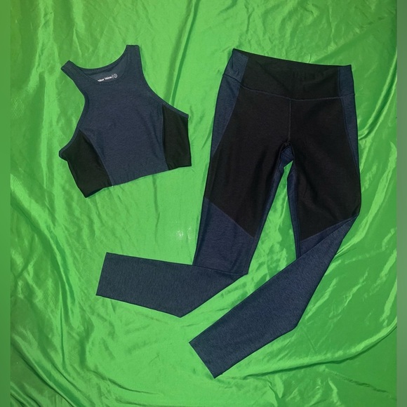 Outdoor Voices Black and Navy Blue Leggings size Medium - Picture 8 of 8